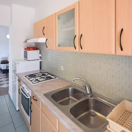 Coastal Comfort Family Apartment