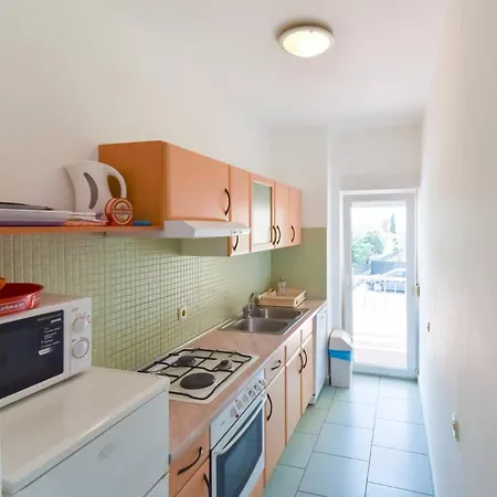 Coastal Comfort Family Apartment